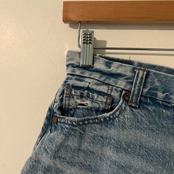 American Eagle Light Wash Distressed Curvy Mom Denim Short - Picture 3 of 11